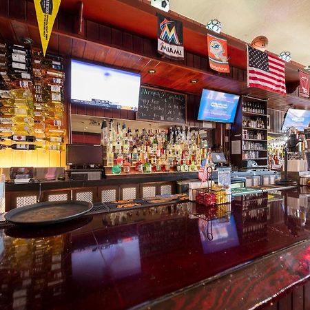 Miami Beach Suites & Bar Exterior photo